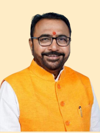 {{Section 7_IMAGEALT_Program 3_370x490}}